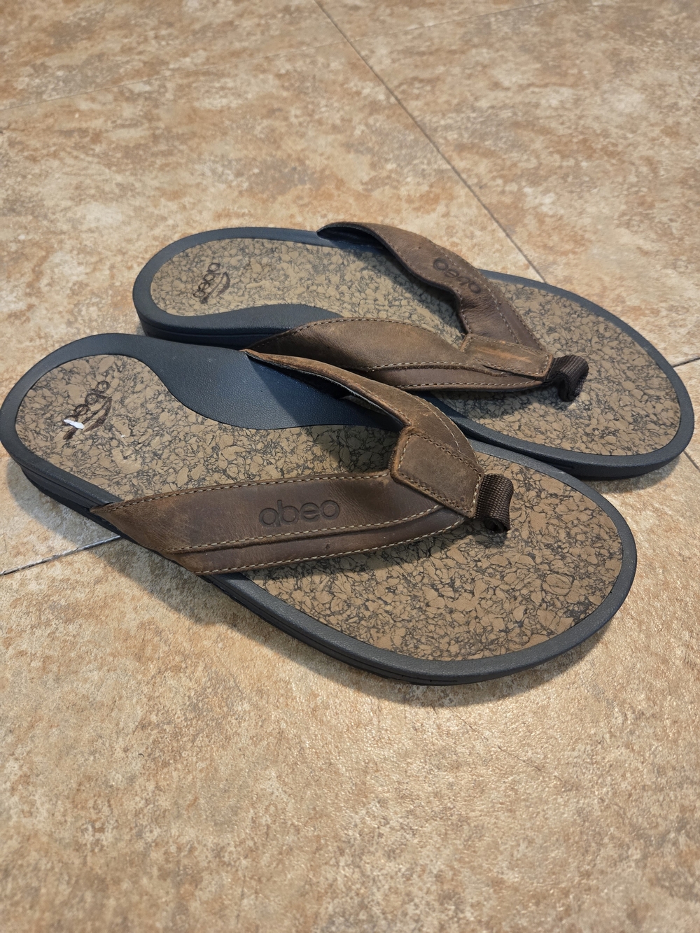 Abeo Men's Dark Brown Leather Cork-Print Flip-Flops